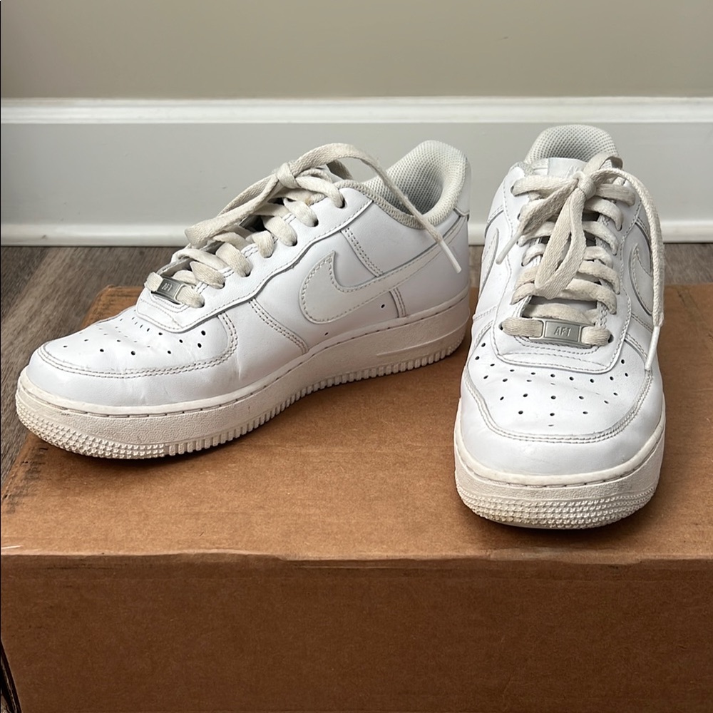 Women’s Nike Air Force 1 (Size Women’s 8)
